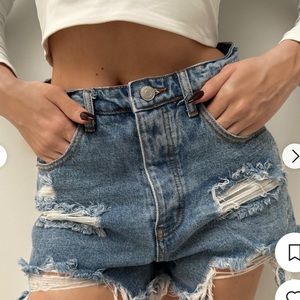 NWT Signature8 Distressed Denim Medium Wash Shorts Women’s Size Large